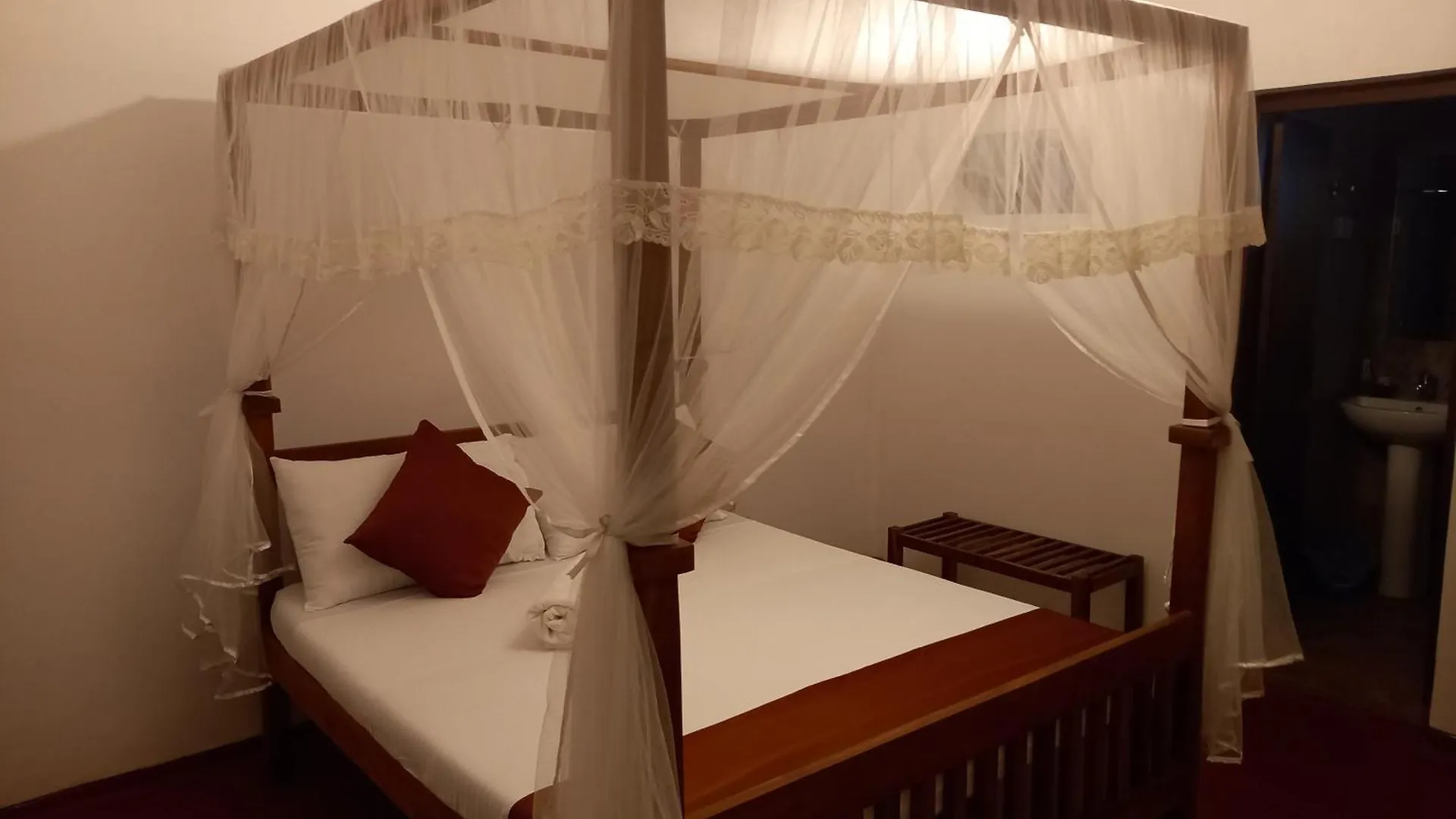 Hotel Mahaweli Shades Kandy 2*,  Sri Lanka