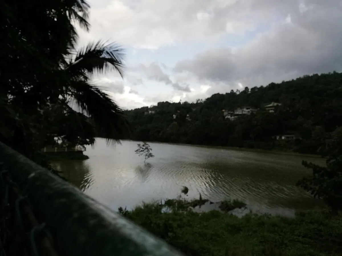 Hotel Mahaweli Shades Kandy 2*,